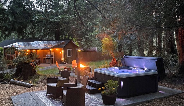 Cozy Forest Escape w/Hot Tub Private Trails & Gnome Walk Near Beach