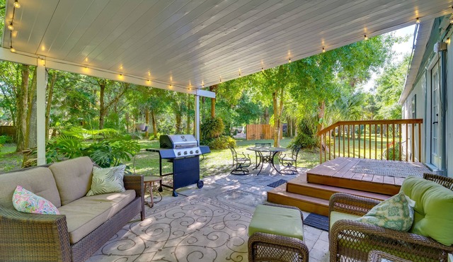 Cozy Fort Pierce Cottage on Farm Animal Rescue!