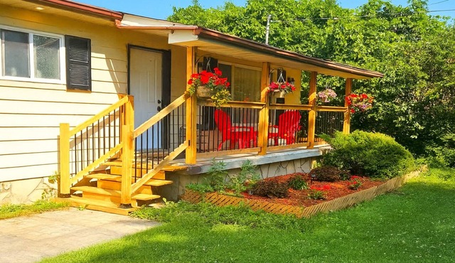 Cozy Fountain Cottage