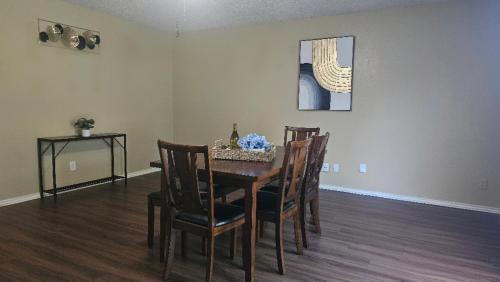 Cozy Four Bedroom Residence in Converse