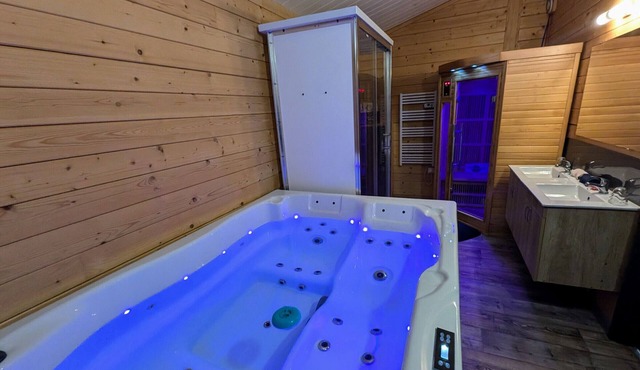 Cozy Chalet with Spa and Pets Allowed near Plombières-les-Bains