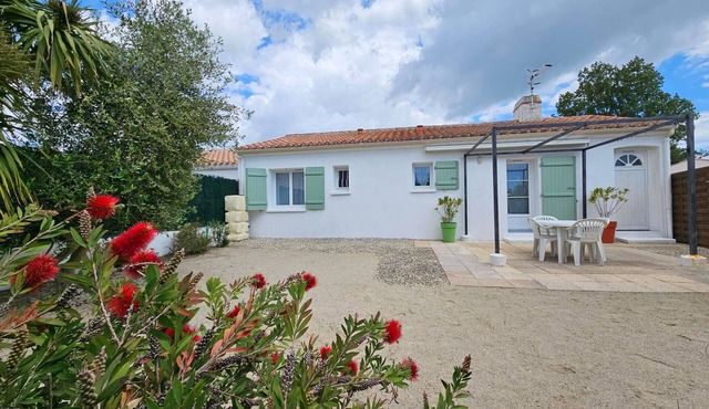 Cozy House with Terrace, Near Beach & Activities, Pet-Friendly