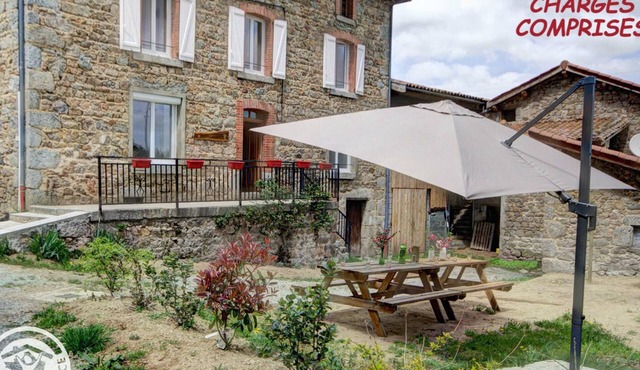 Cozy family house for 12 people with garden in Forez