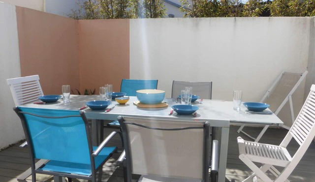 Cozy 3-Room House Near Beach, WiFi, Parking, 3-Star Rating