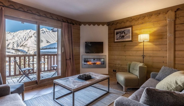 Cozy apartment with pools and spa, ski-in/ski-out, 8 pers, fireplace, parking, pets allowed