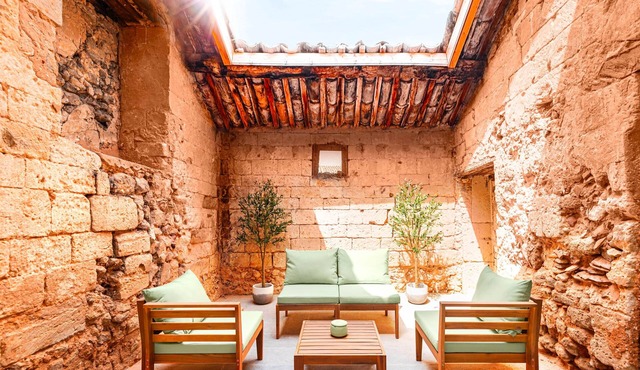 Cozy duplex - patio - sleeps 6 - historic village