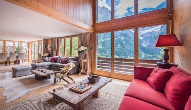 Cozy free standing Chalet with garden and amazing mountain views