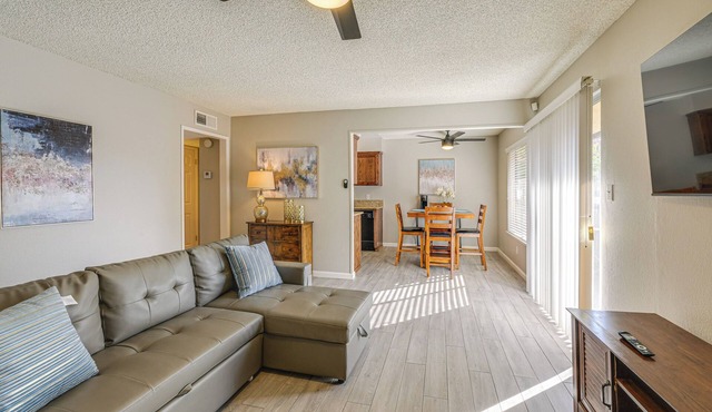 Cozy Fresno Condo w/Balcony & Pool Access