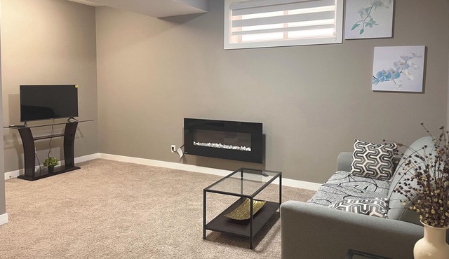 Cozy full 1 Bed Basement Suite - Bypass to Banff