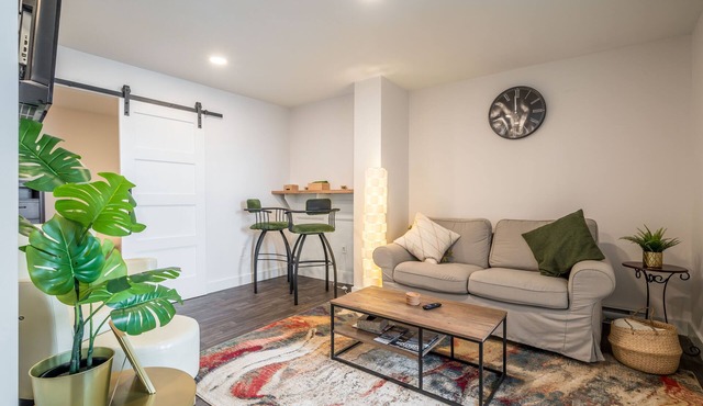 Cozy Fully-Equipped 2 Bedroom Suite