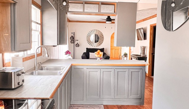 Cozy fully furnished home located steps away from Highland Park!