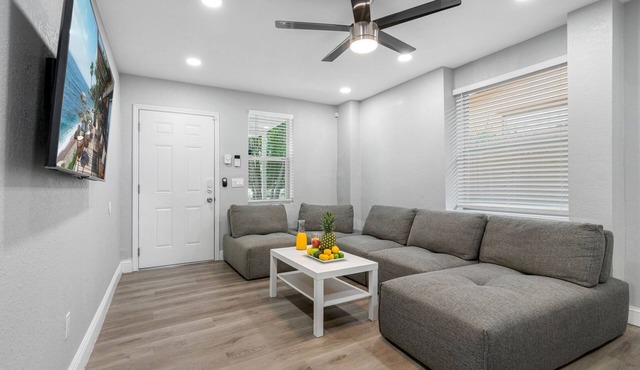 Cozy & Fully Remodeled Home in the Heart of Tampa!