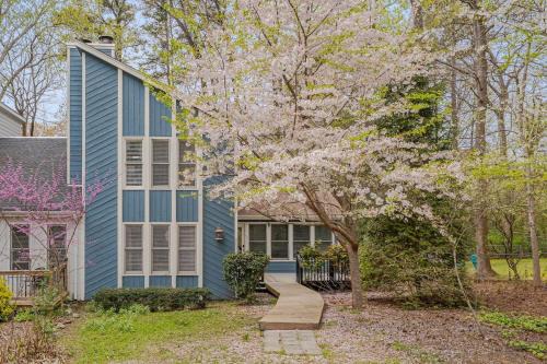 Cozy Fully-Renovated 2 BRM 2 Bath Near North Hills