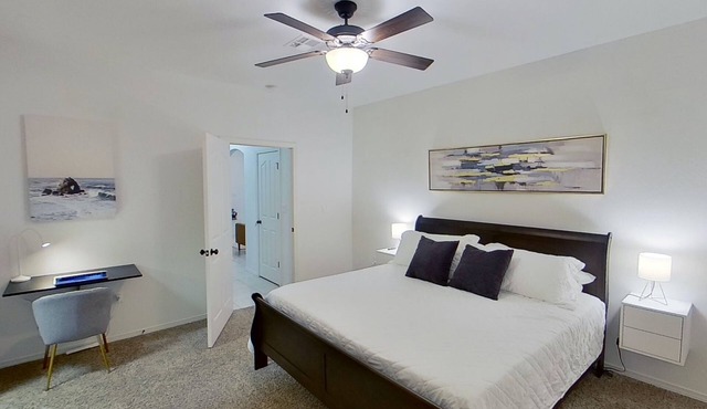 Cozy fully renovated 3 bedroom 3 bathroom with am garage home