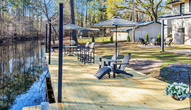 Cozy & fun getaway on the water near Myrtle Beach!