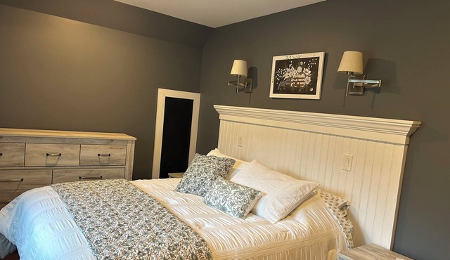 Cozy furnished 1-bdrm apartment with WiFi, AC in Broadalbin near Sacandaga Lake