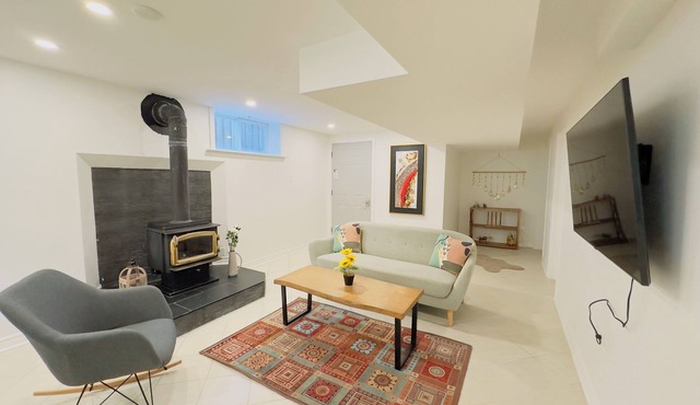 Cozy Furnished 1-Bedroom with Free Parking & Private Access