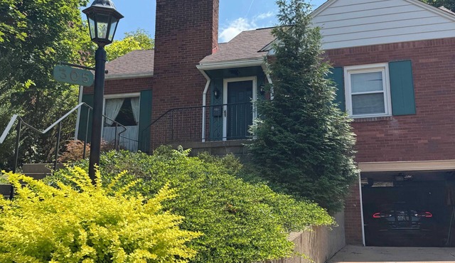 Cozy Furnished 3 Bedroom Mount Lebanon Home 15 Minutes From Downtown Pittsburgh