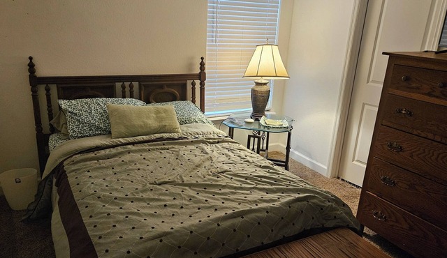 Cozy Furnished bedroom located in Orange City with WiFi, AC