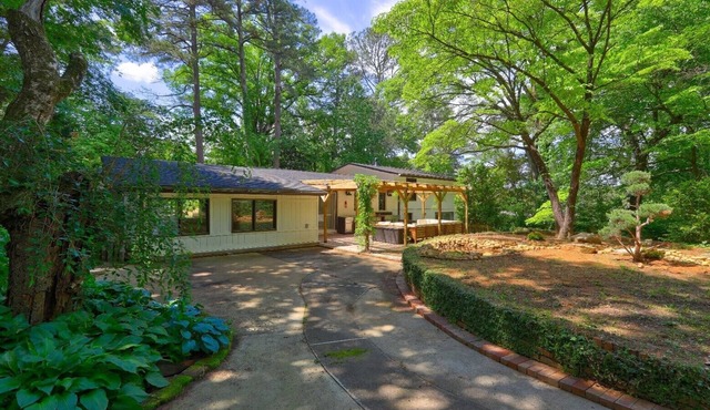 Cozy Furnished NE Atlanta Home with Outdoor Fireplace Ideal for Extended Stays