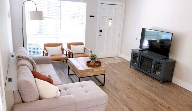 Cozy Gainesville Getaway 1.7 miles from Stadium!