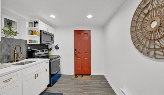 Cozy Garden 1Bed Apt, Lincoln Park