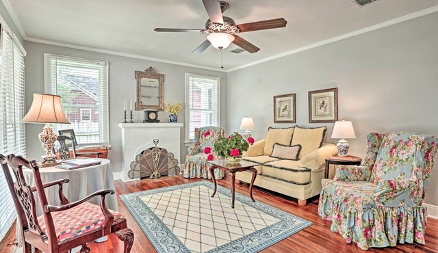 Cozy Garden Cottage 5 Miles to Red River District