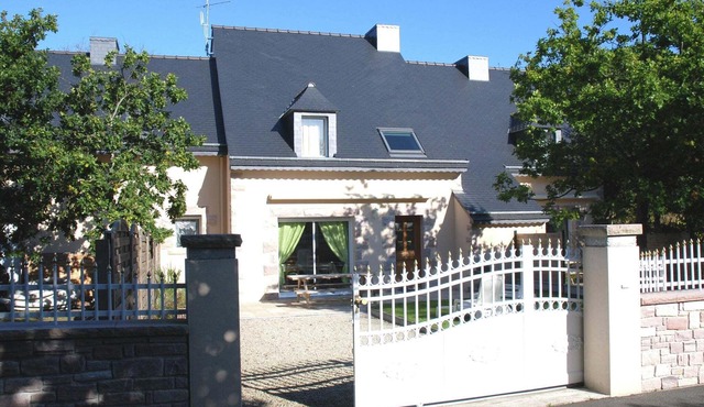 Cozy Garden Home in Erquy