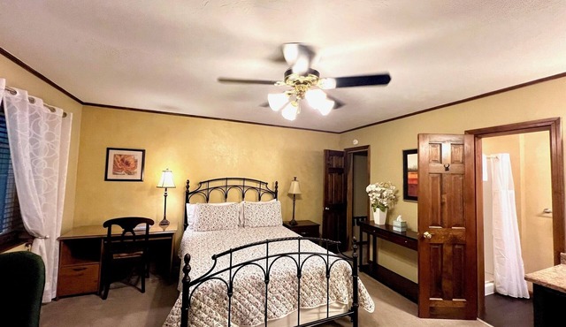 Cozy Garden Retreat at The Mount Vernon Inn/Cooked To Order Breakfast Included