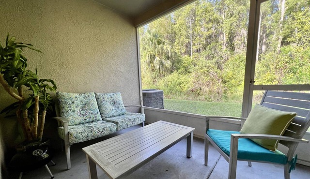 Cozy Gated Townhome w/Patio, Full Kitchen & Pet-Friendly Stay – Near Shopping & Attractions!