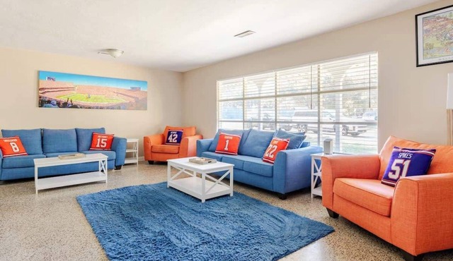 Cozy Gator Home w/Workspace | Steps to Stadium