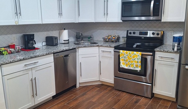 Cozy Gem Close to Everything!