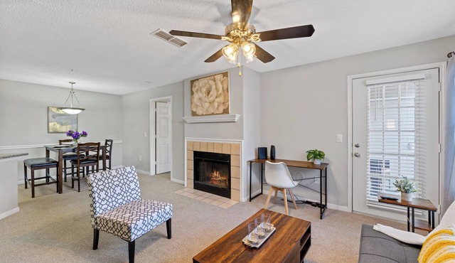 Cozy Gem in Athens, Pool, Gym near UGA and Hospitals!