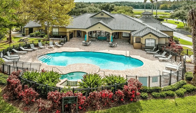 Cozy Gem in Tampa w/all Amenities, Pool, Hot Tub, Gym, Tennis Court!