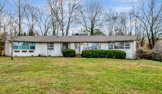 Cozy Gem Located Between Franklin & Nashville