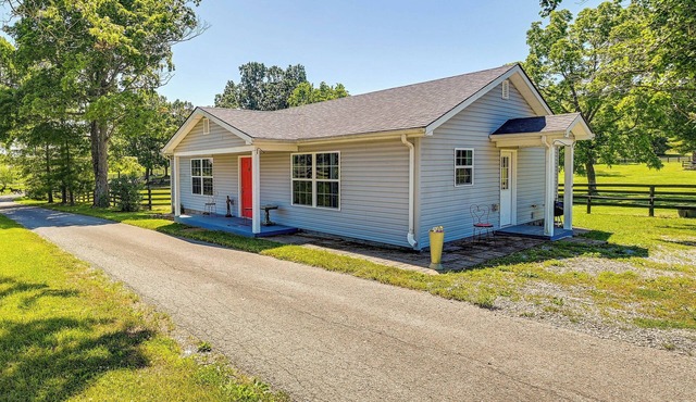 Cozy Georgetown Cottage on a Working Horse Farm!