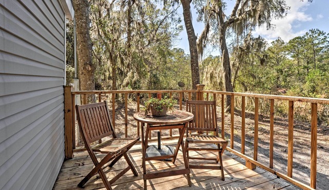 Cozy Georgia Abode - Screened-In Porch & Fire Pit!