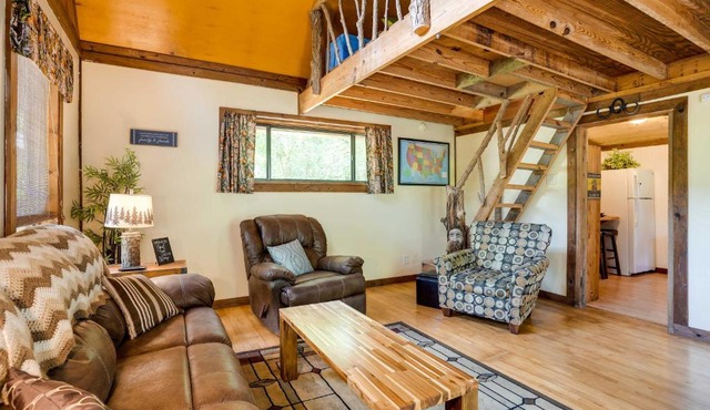 Cozy Georgia Abode with Deck, Fire Pit and Lake Access