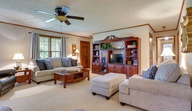 Cozy Georgia Getaway w/Deck, Grill & Fire Pit!