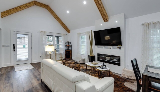 Cozy Georgia retreat. Near Atlanta's attractions!