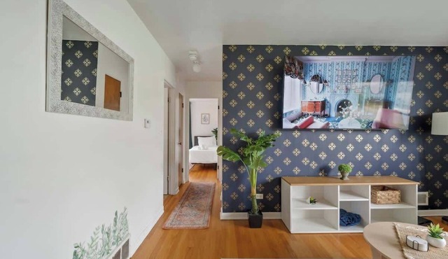 Cozy Getaway - 2 Parking Spaces, Sleeps 4!