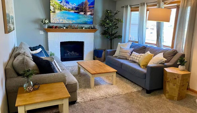 Cozy Getaway! 3-bedroom house in family friendly North Mankato neighborhood
