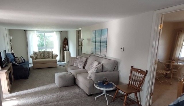 Cozy Getaway at Lake Milton Ohio
