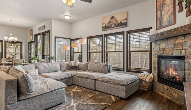 Cozy Getaway at The Lazy Bear Lodge: 3BR/2BA in Dover, ID!