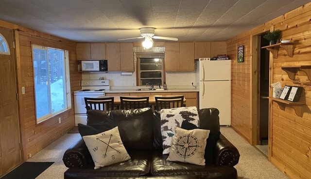 Cozy Getaway by Crooked Lake. Steps to the boat launch