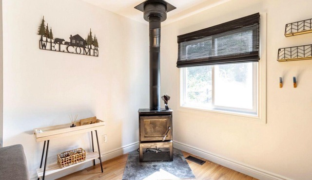 Cozy Getaway close to Arrowhead & downtown Huntsville. Pet-Friendly.