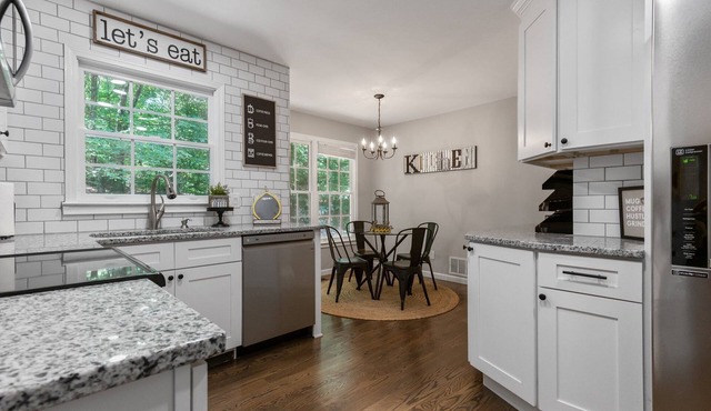 Cozy Getaway: Extended Stay, 5BR Open Air Near DT