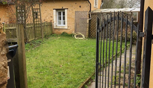 Cozy Getaway for 2 in Historic Asnières-sur-Vègre