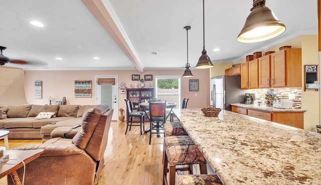 Cozy Getaway, Grill, Spacious by Zen Living
