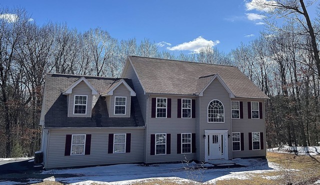 Cozy getaway in the Poconos — 5minutes away from all your favorite attractions !